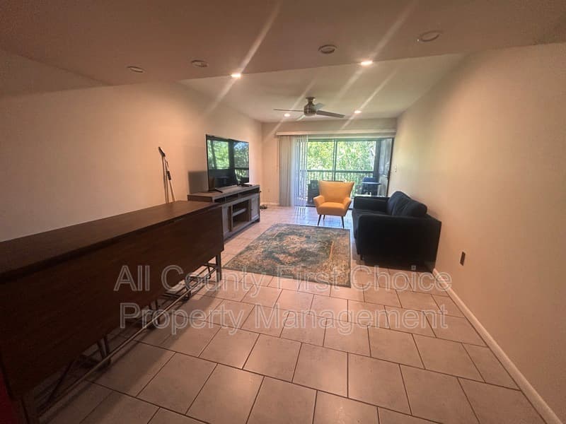 St. Petersburg Condo: 760 So Village lake Dr