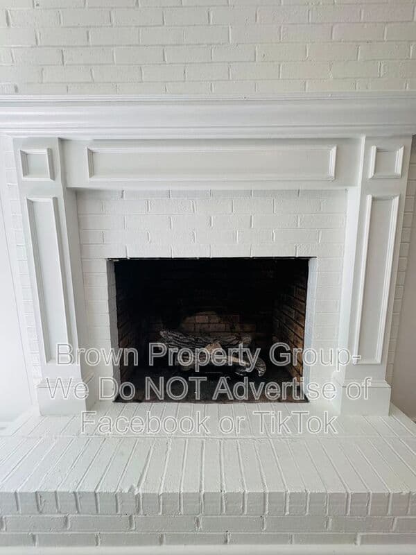 Fayetteville House: 5143 Longbranch Dr