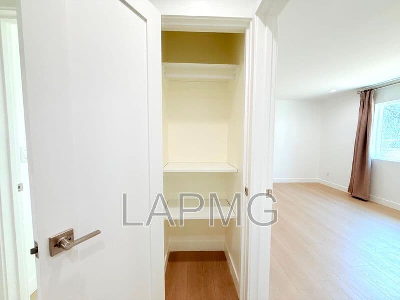 Pacoima House: 10839 Fellows Avenue