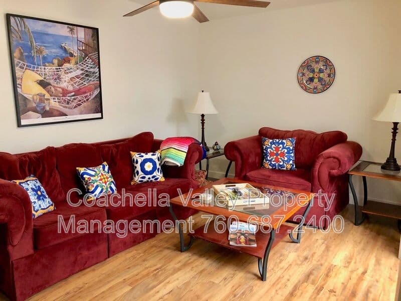 Palm Springs House: 999 Village Square South