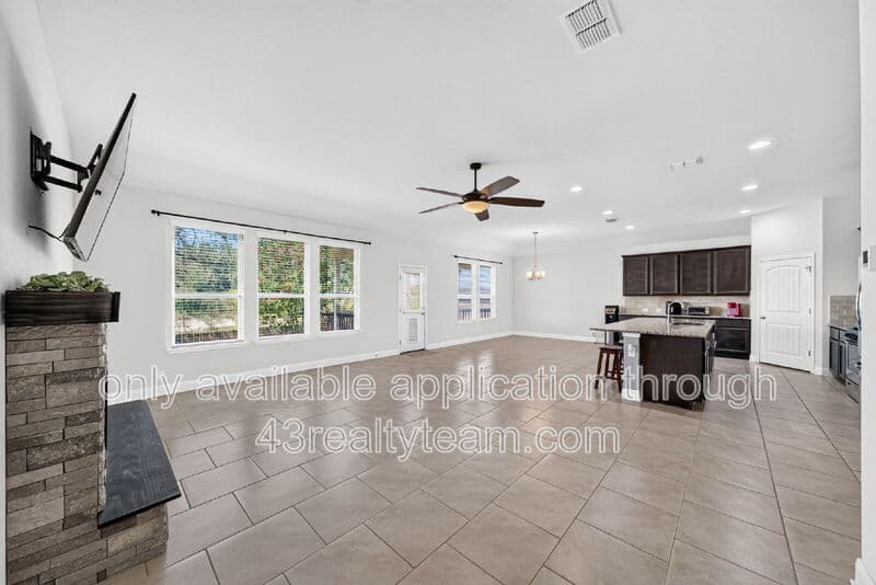 San Antonio House: 215 Rose Spoonbill