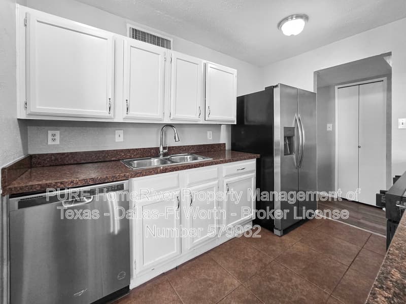 North Richland Hills House: 6905 Mid Cities Blvd