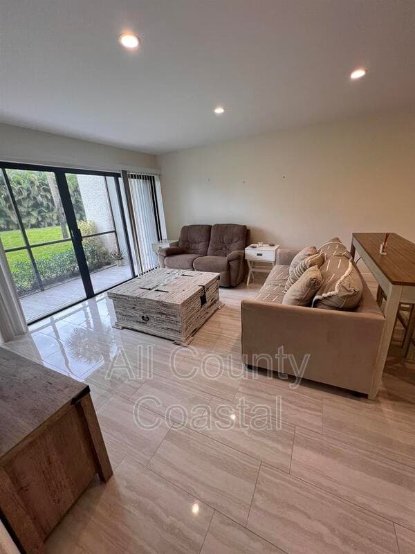West Palm Beach Condo: 2500 Presidential Way Apt 103,