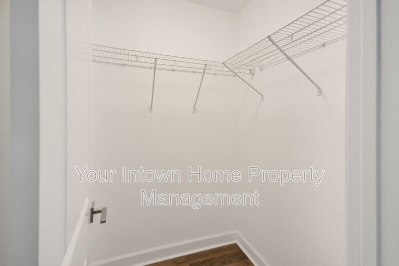 Atlanta House: 959 Dill Ave SW
