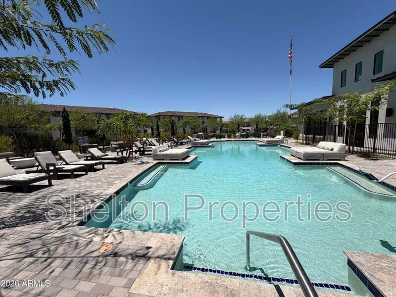 Phoenix Townhome: 2121 W Sonoran Desert Dr, Unit 124