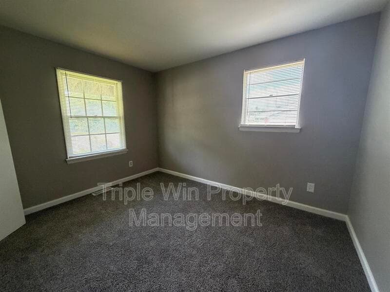 HAZELWOOD House: 7250 HOWDERSHELL RD