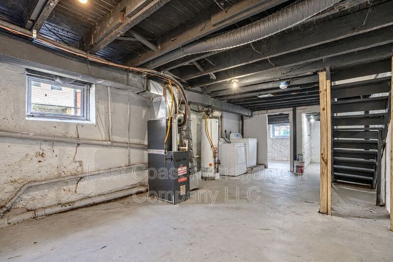 Baltimore House: 1120 N Lakewood Ave