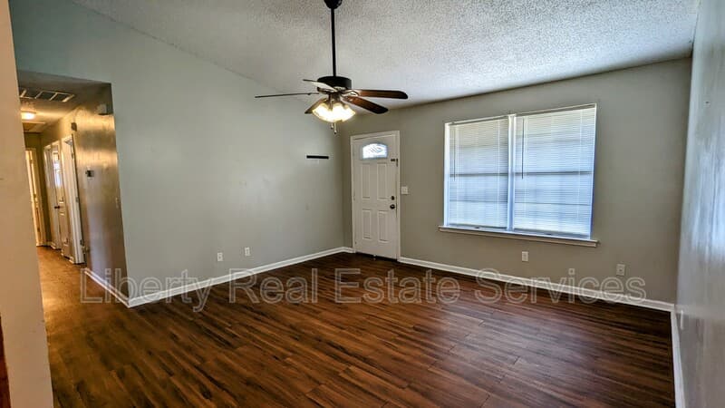 Hinesville House: 103 Angie St
