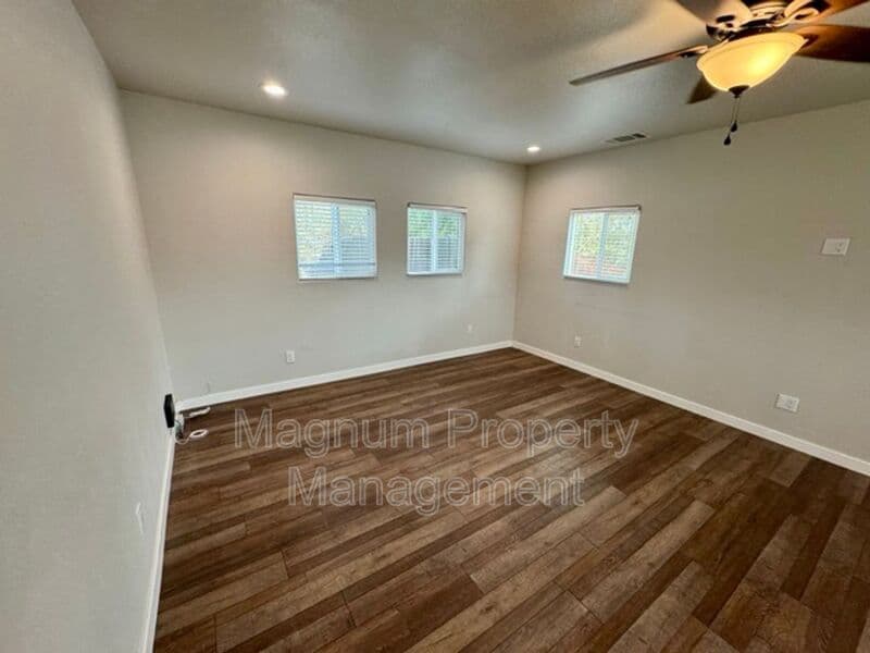 Perris House: 27300 Peach St