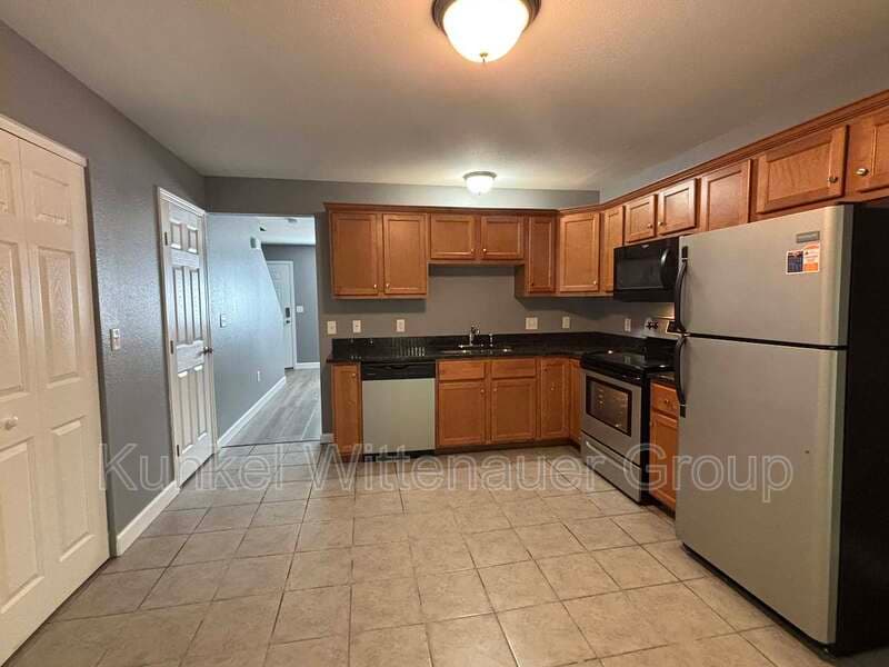 Mascoutah Condo: 704 E Fountain View