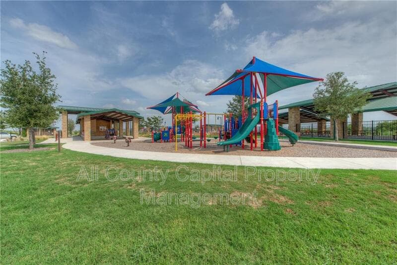Buda House: 227 Everglade Dr,