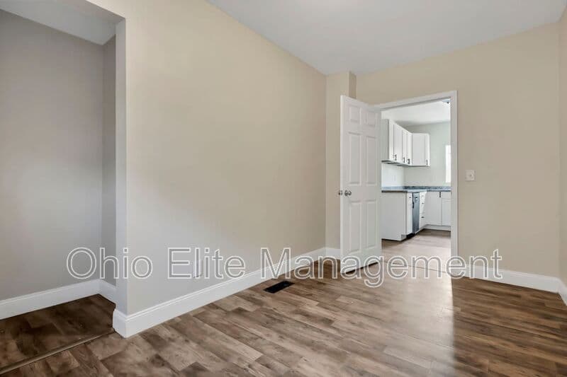 Columbus House: 85 S Wheatland Ave