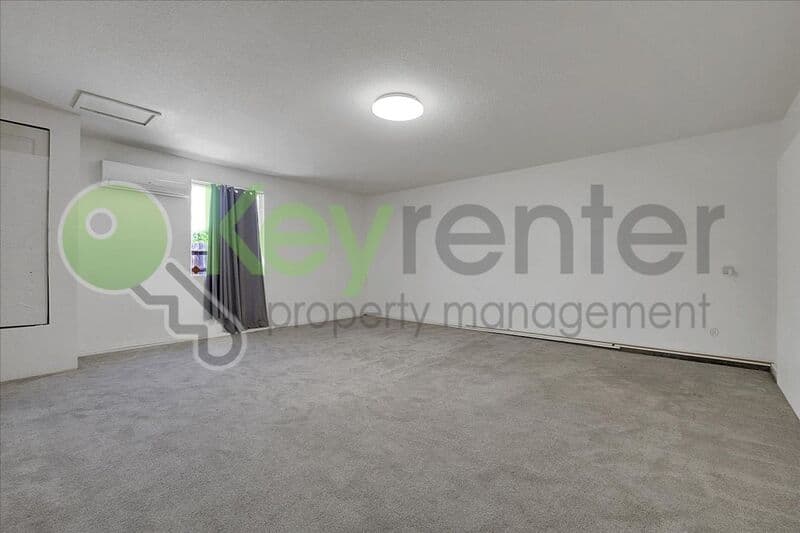 Lincoln House: 1740 Allenwood Circle