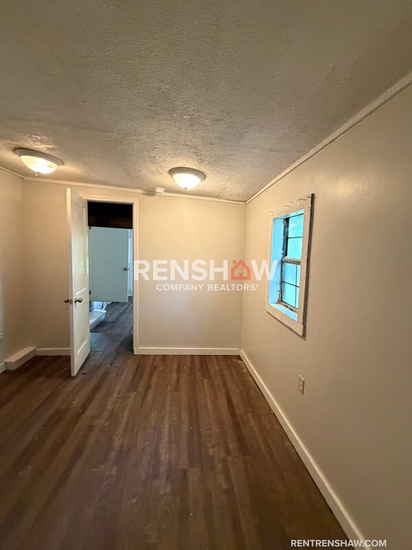 Lexington House: 450 Bedwell St