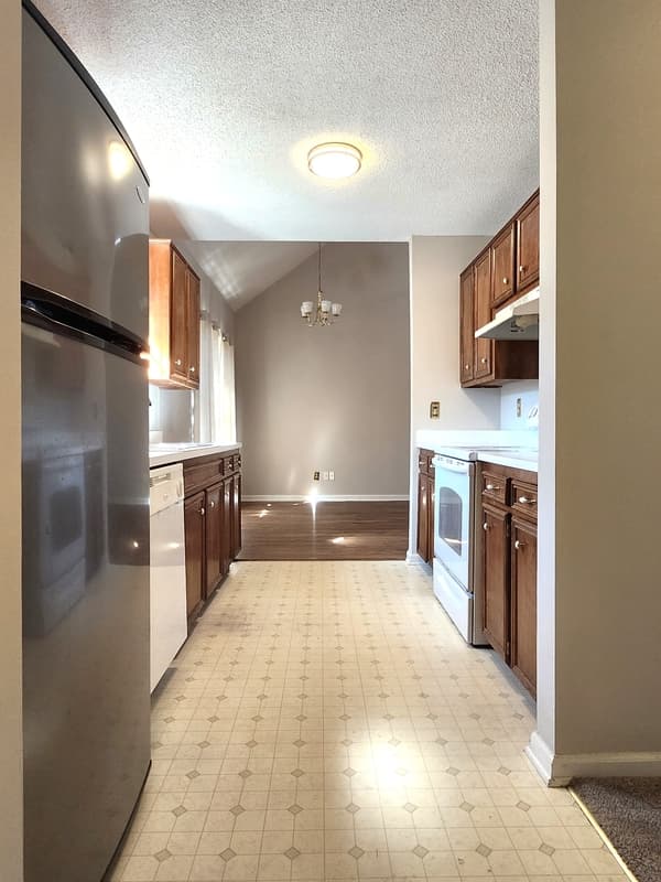 Columbia House: 1305 Melrose Heights Street