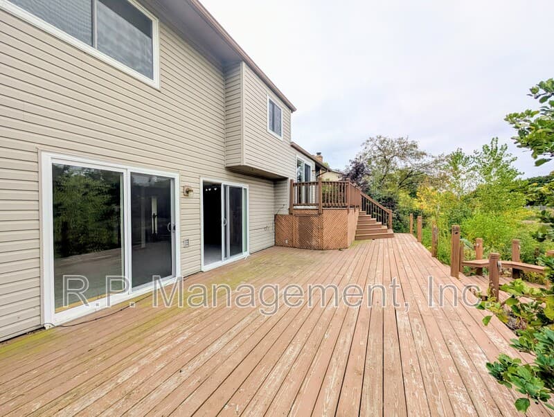 Brooklyn Park House: 7216 79th Ave N