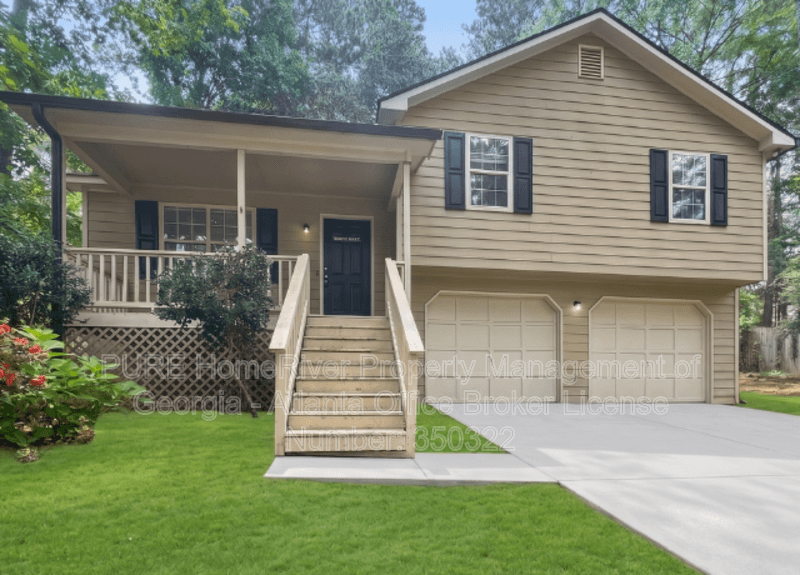 Acworth House: 555 Browning Cir