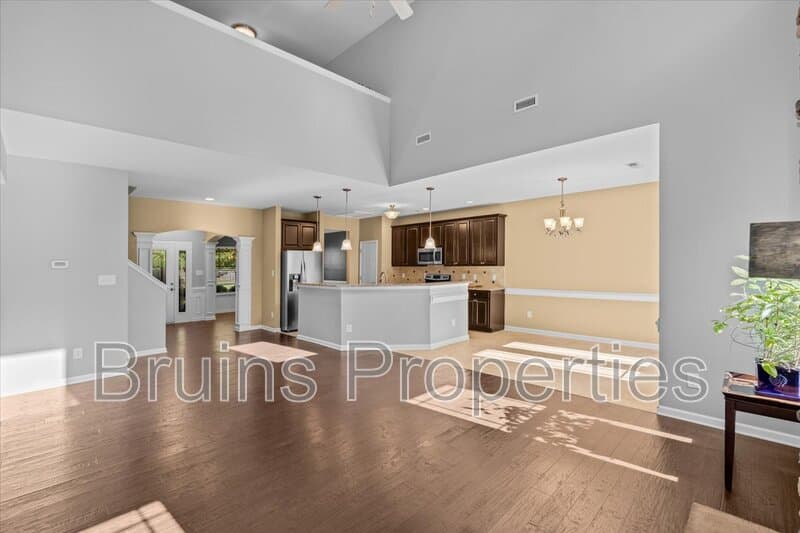 High Point House: 1814 Castle Gate Court