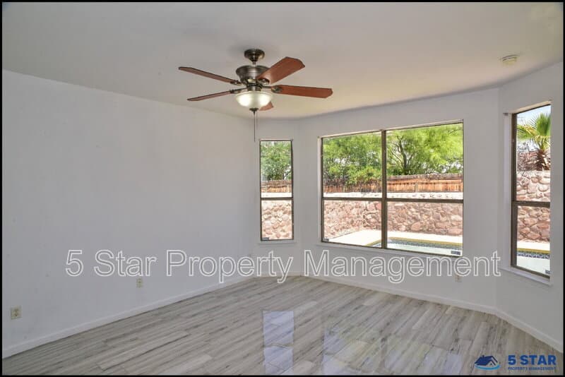 El Paso House: 7959 Morning Dawn Avenue !!