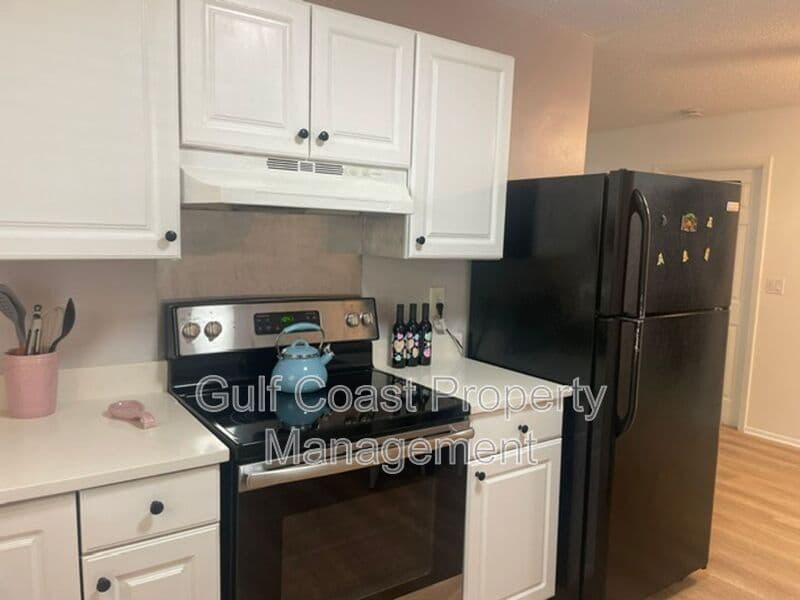 Sarasota House: 2229 Montclair Dr