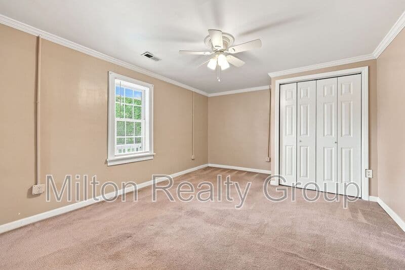 Four Oaks Condo: 101 E. Woodall St.