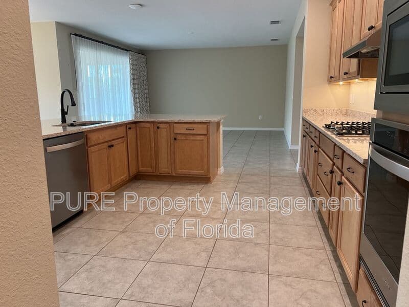Ocala House: 10376 SW 99th Street