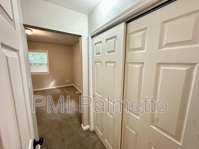 Camden House: 948 Wateree Blvd
