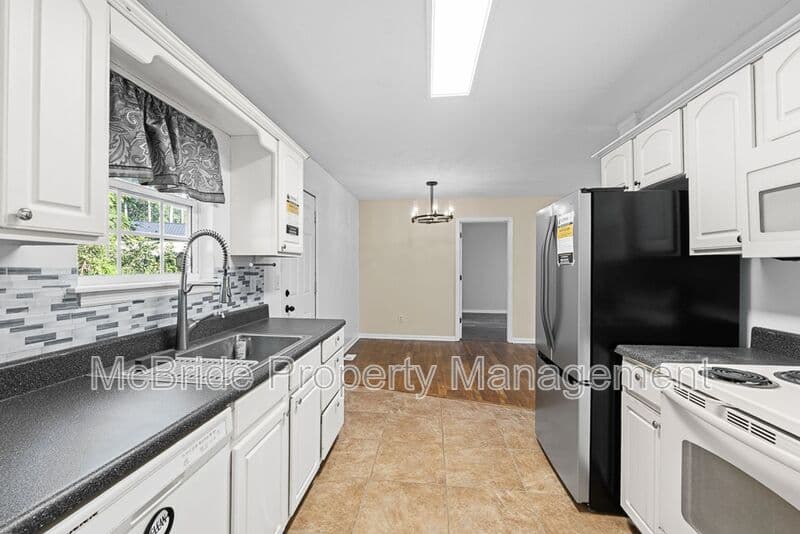Martinez House: 4331 Roswell Drive