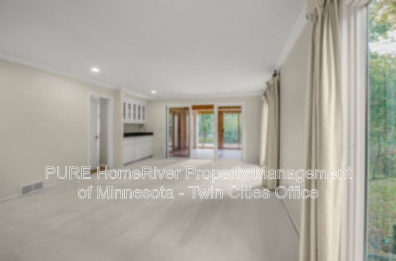 Edina House: 7420 Hyde Park Cir