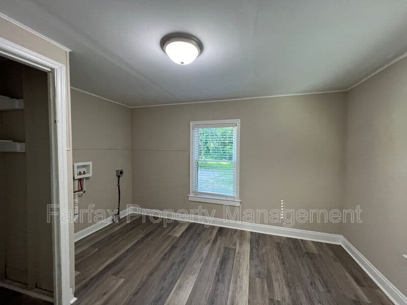 Durham House: 2616 S Roxboro St