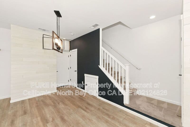 Santa Rosa Townhome: 511 Boyd St