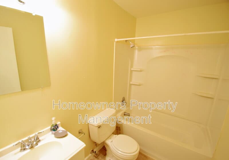 Raeford House: 711 Niven Ave