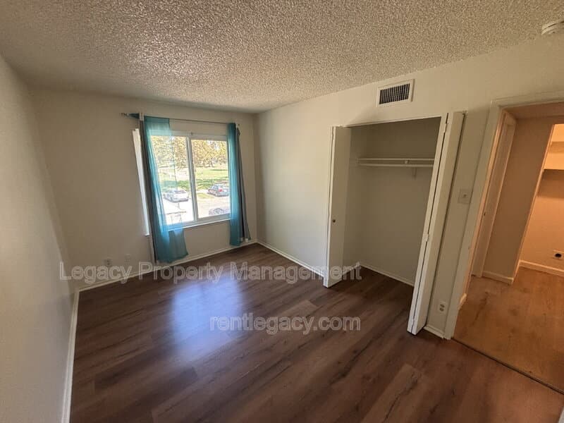 Sacramento House: 163 Fairgrounds Dr