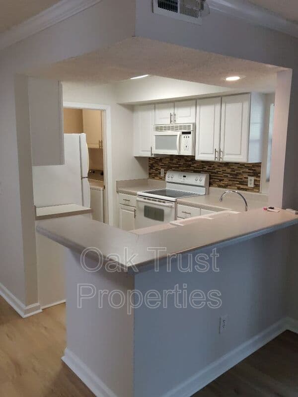 Mt Pleasant Condo: 1829 Villa Maison