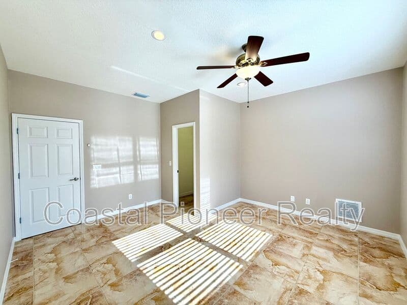 Largo House: 10334 Longwood Dr