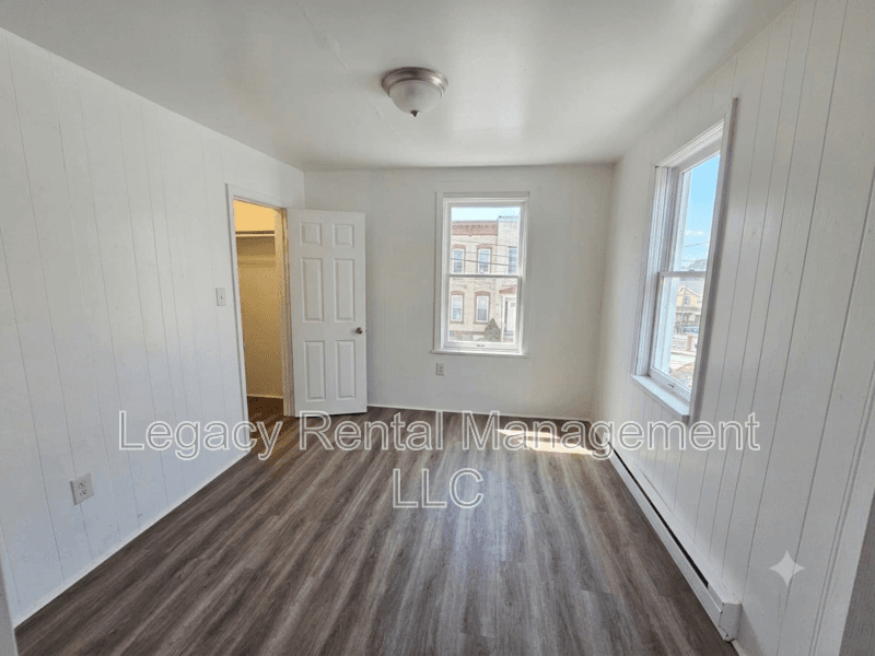Plymouth House: 39 Elm Street