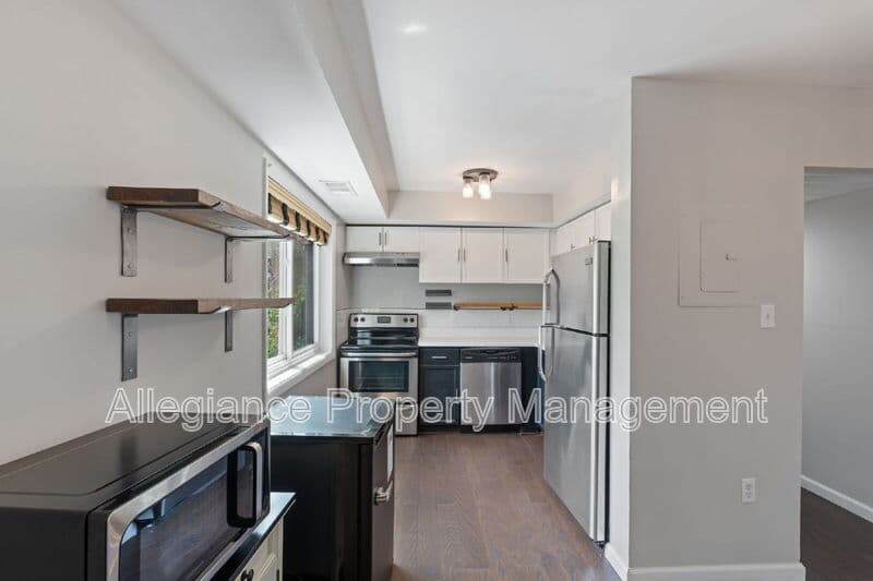 Alexandria House: 3312 S 28th St
