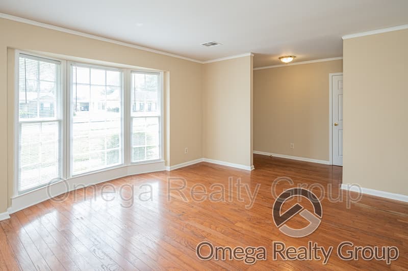 Montgomery House: 3117 Brentwood Dr