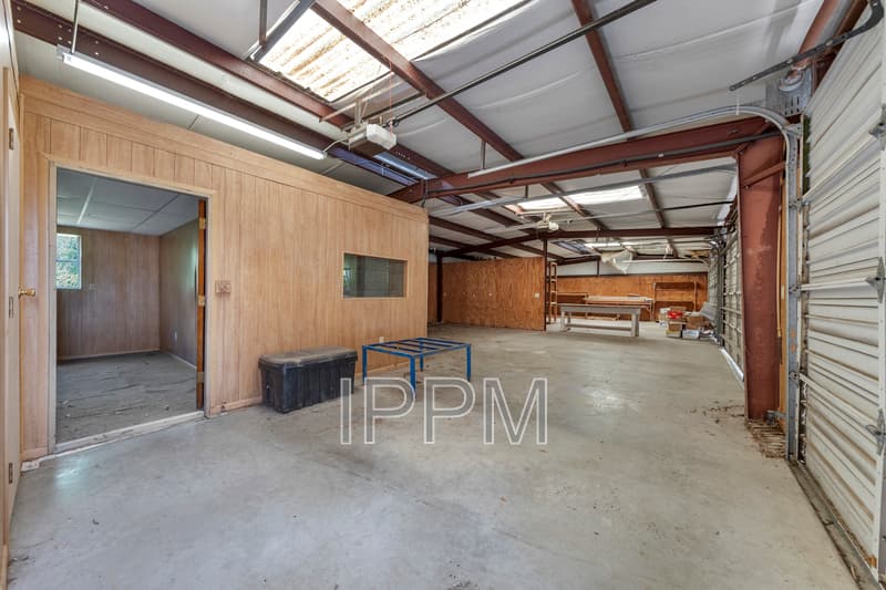 Harlingen House: 16413 Wilson Rd- Outdoor Shop