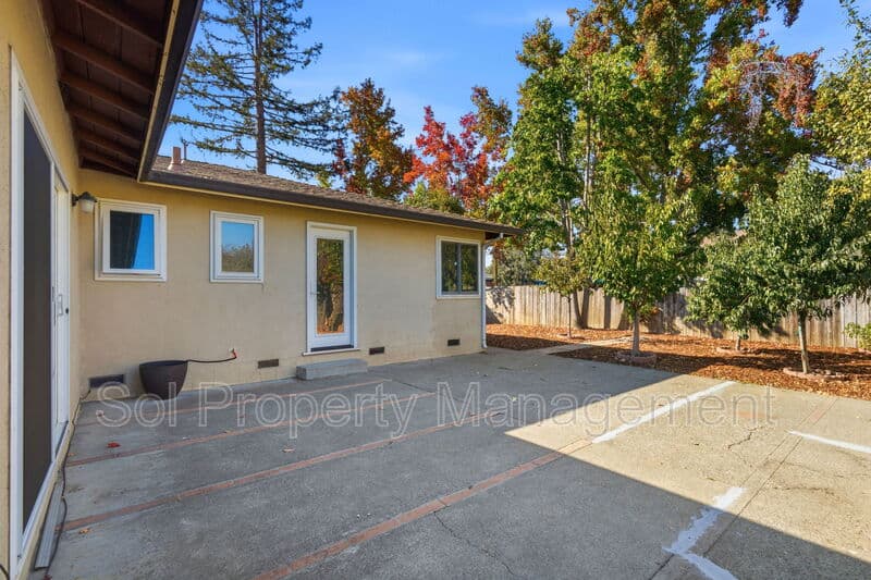 San Rafael House: 600 Tarragon Drive