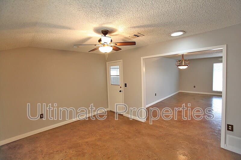 Sun City House: 9331 W Arrowhead Dr