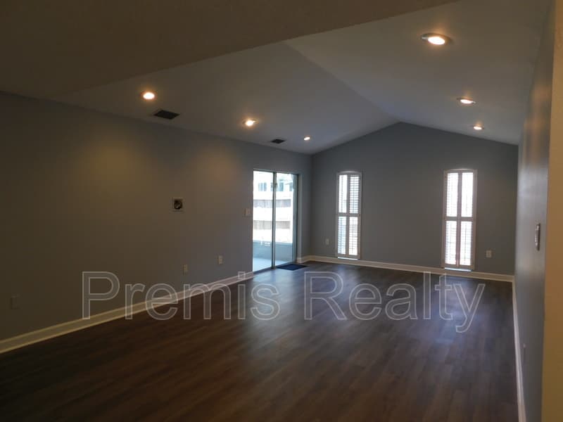 Palm Harbor House: 1846 East Orangeside Road