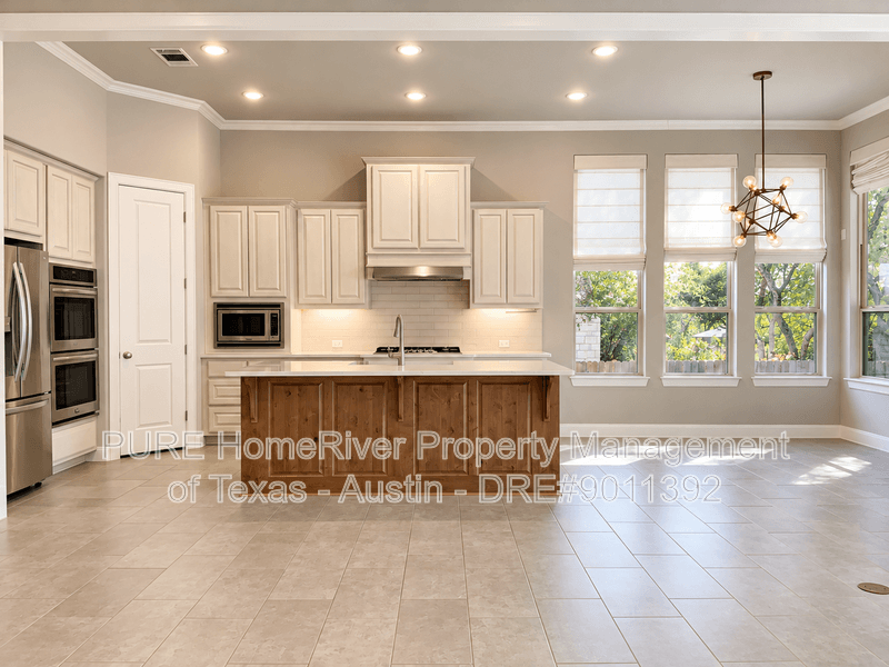 Leander House: 2416 Belen Dr