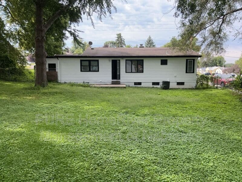 Omaha House: 5236 Ames Ave