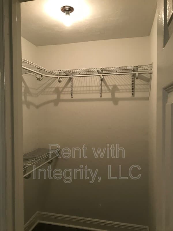 Tallahassee House: 1502-C Pullen Rd