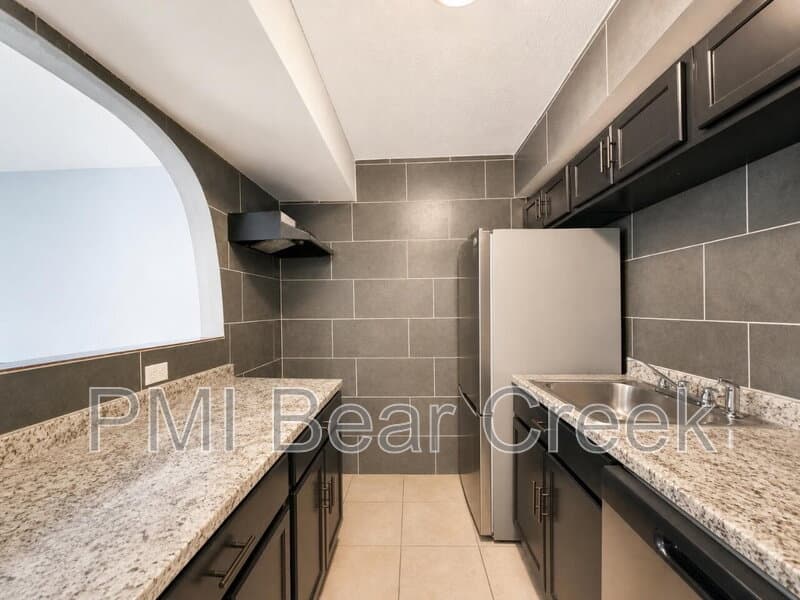 Houston Condo: 9550 Deering Drive