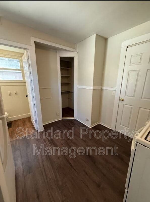 Rochester House: 866 Dewey Ave (Lower Apt)