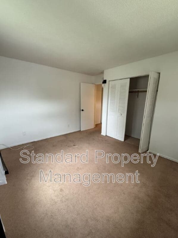 Rochester Condo: 2600 Dewey Ave (Apt 6)