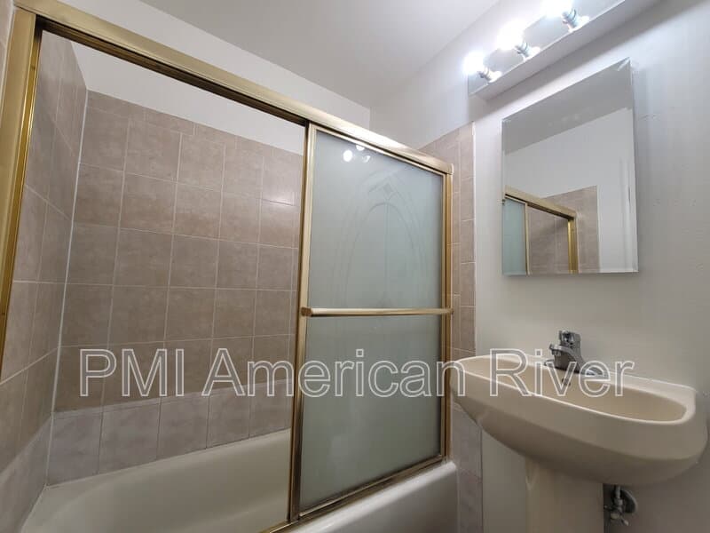 Sacramento House: 5618 Hillsdale Blvd