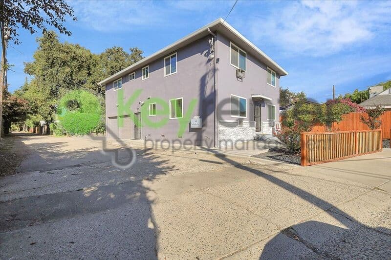 Sacramento House: 2714 San Fernando Way